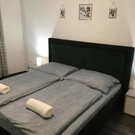 Apartment Queen